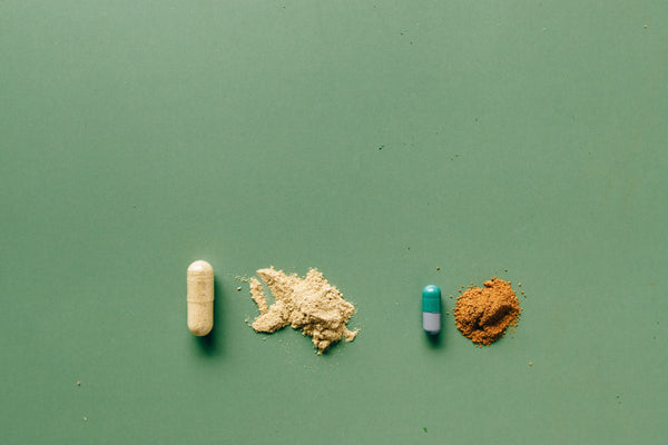Doxwell Fat Detox Capsules – capsules and powders on green backdrop